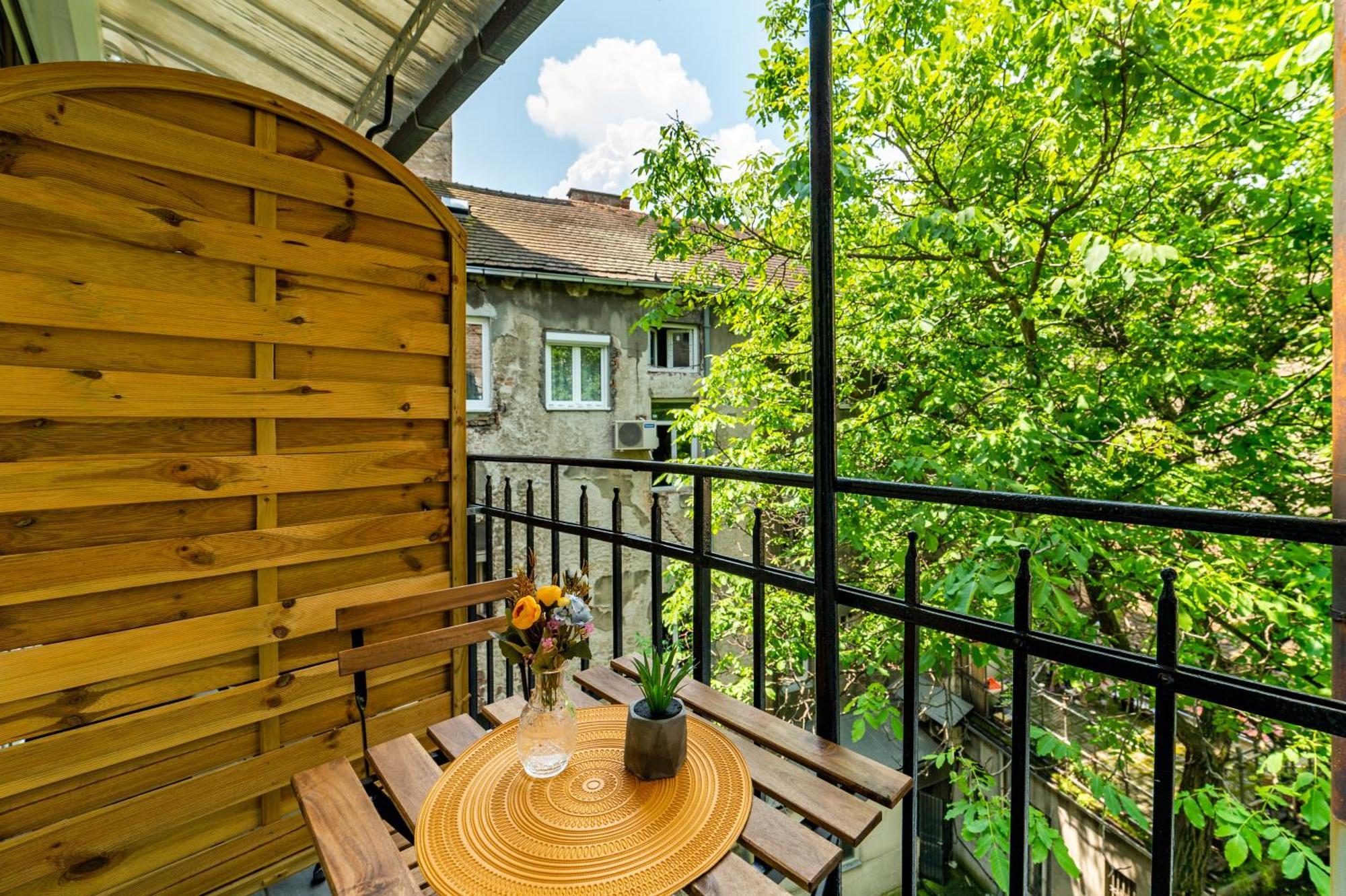 Center Apartment *