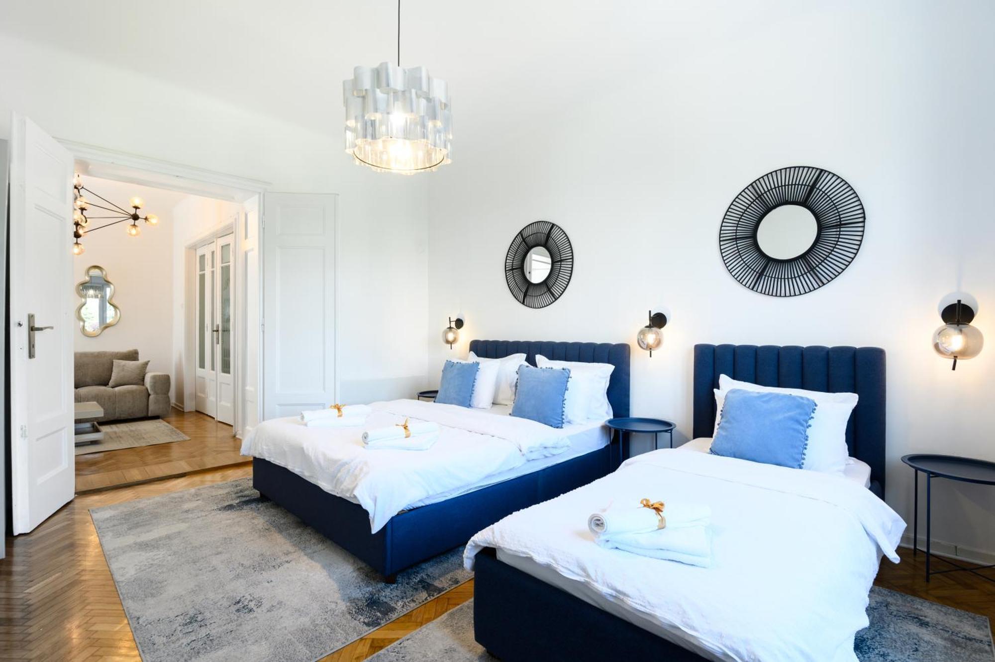 Center Apartment *